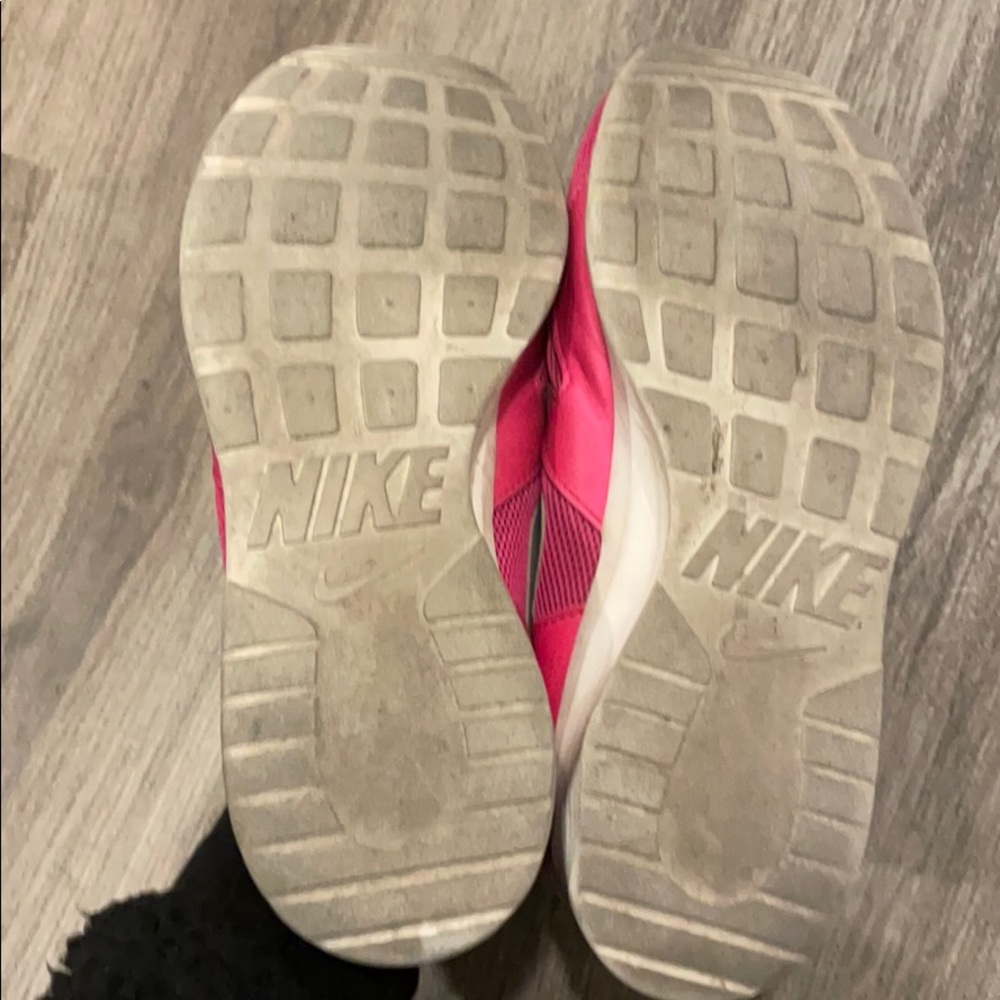 Nikes - Picture 6 of 6